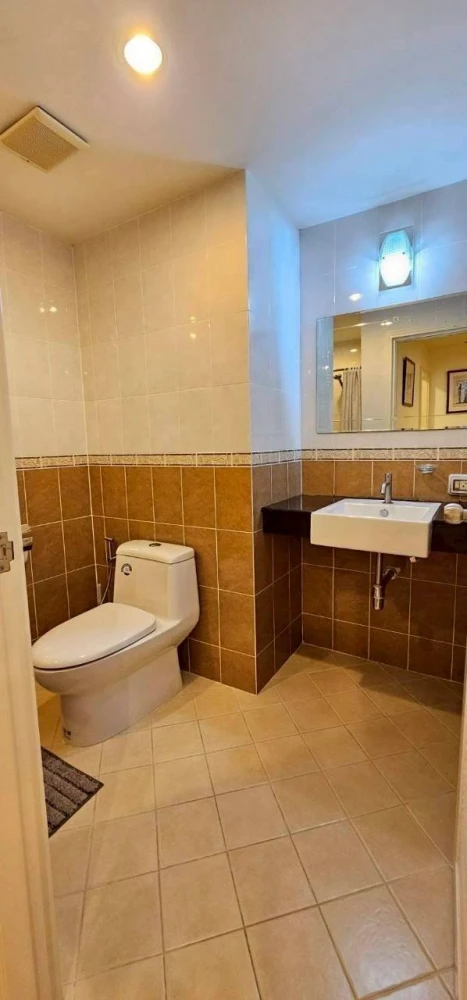 For rent: Porchland 2 Jomtien Resort, size 95 sq m., very spacious, corner room with walk-in closet, very shady view, must reserve like this.