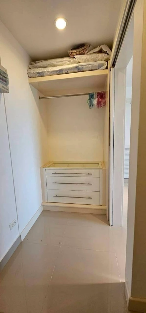 For rent: Porchland 2 Jomtien Resort, size 95 sq m., very spacious, corner room with walk-in closet, very shady view, must reserve like this.