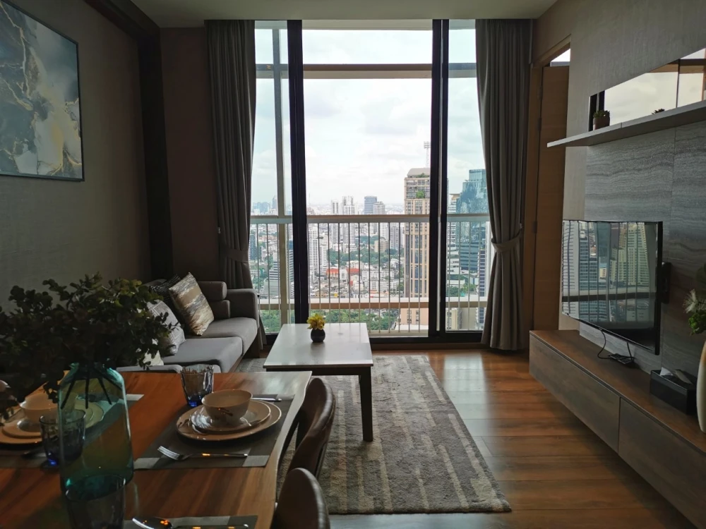 For rent, Park 24 Origin Phrom Phong, 2 bedrooms, 1 bathroom, very high floor, stunning city view, well decorated, don't miss it.