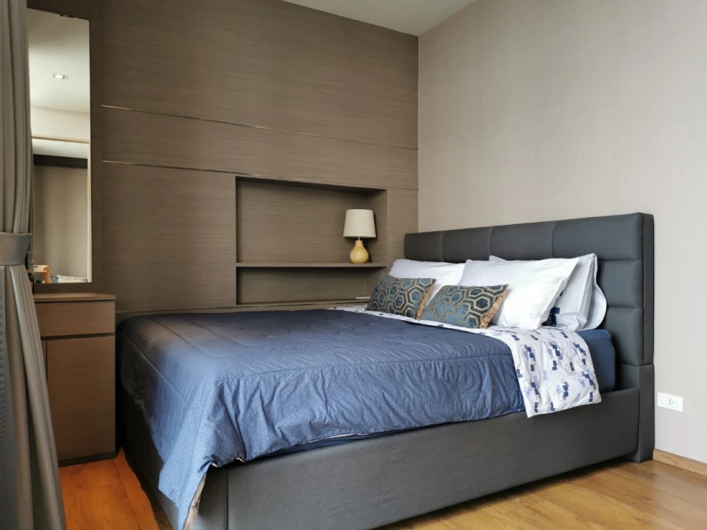 For rent, Park 24 Origin Phrom Phong, 2 bedrooms, 1 bathroom, very high floor, stunning city view, well decorated, don't miss it.