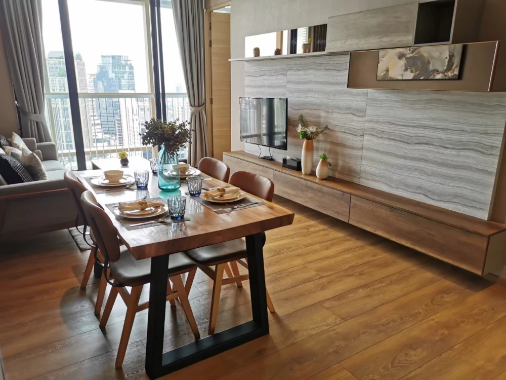 For rent, Park 24 Origin Phrom Phong, 2 bedrooms, 1 bathroom, very high floor, stunning city view, well decorated, don't miss it.
