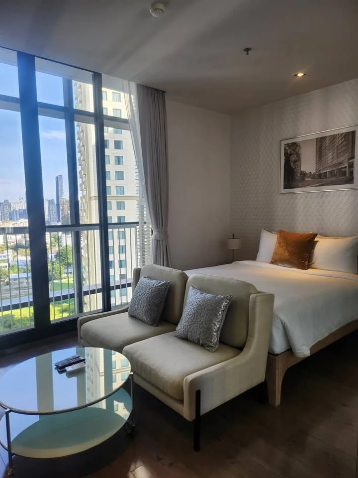 For rent: Park 24 Origin Phrom Phong, 42nd floor, very high, studio style, but comfortable, not cramped, hurry and book now.