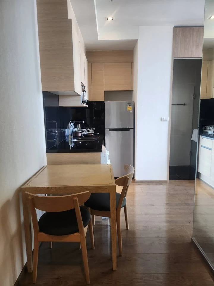 For rent: Park 24 Origin Phrom Phong, 42nd floor, very high, studio style, but comfortable, not cramped, hurry and book now.