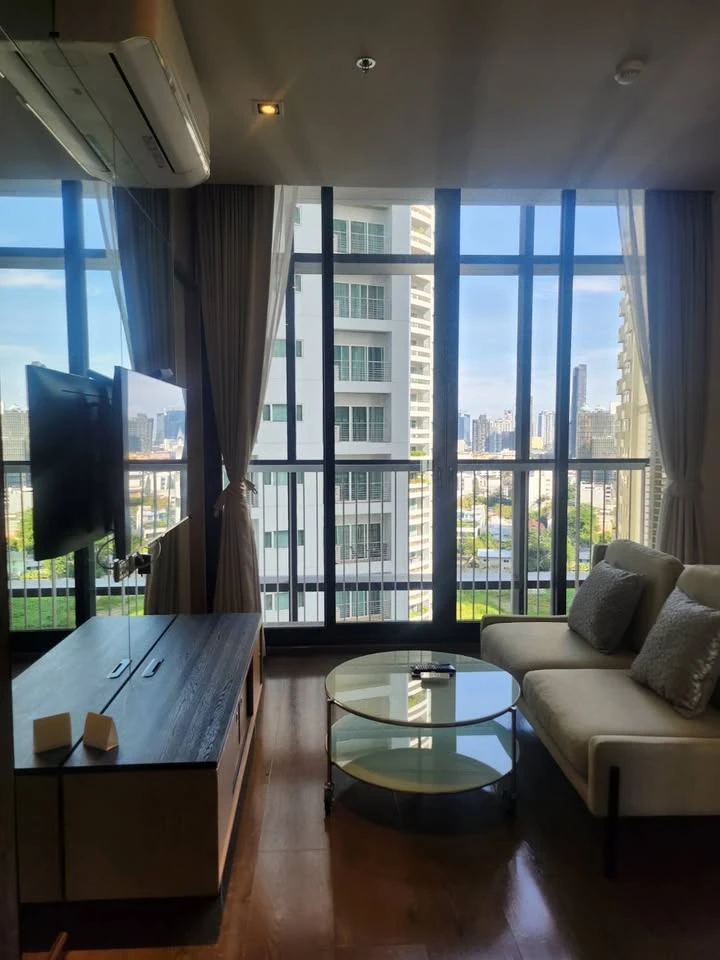 For rent: Park 24 Origin Phrom Phong, 42nd floor, very high, studio style, but comfortable, not cramped, hurry and book now.