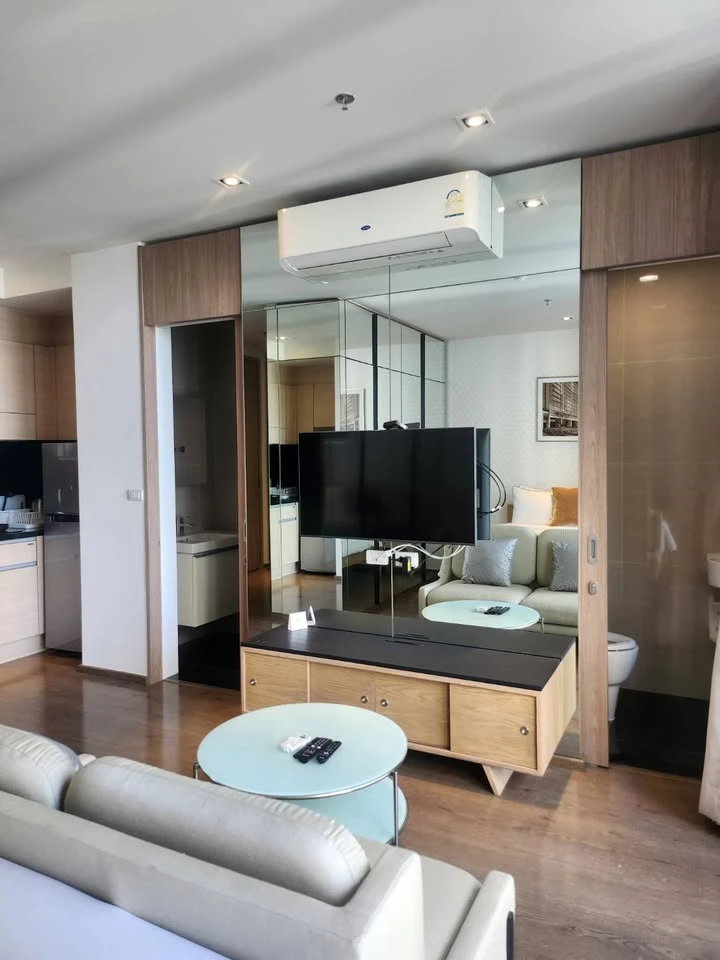 For rent: Park 24 Origin Phrom Phong, 42nd floor, very high, studio style, but comfortable, not cramped, hurry and book now.