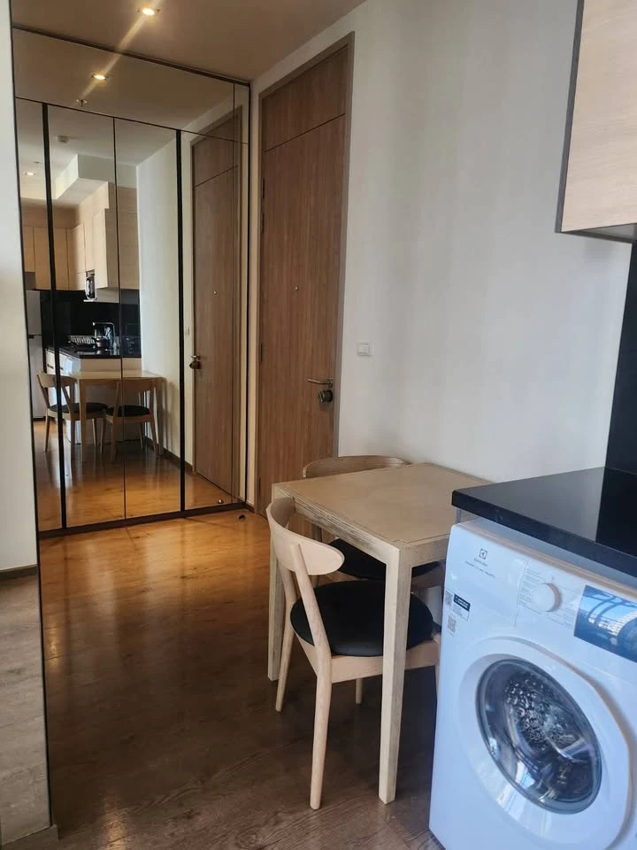 For rent: Park 24 Origin Phrom Phong, 42nd floor, very high, studio style, but comfortable, not cramped, hurry and book now.