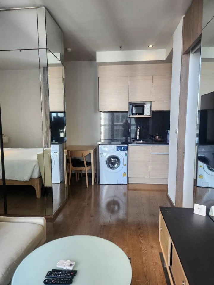 For rent: Park 24 Origin Phrom Phong, 42nd floor, very high, studio style, but comfortable, not cramped, hurry and book now.
