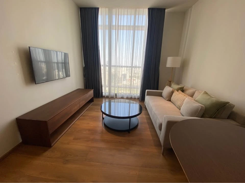 For rent: Park 24 Origin Phrom Phong, 45th floor, very high, simply decorated but looks great, warm and comfortable atmosphere, you must arrange it!!