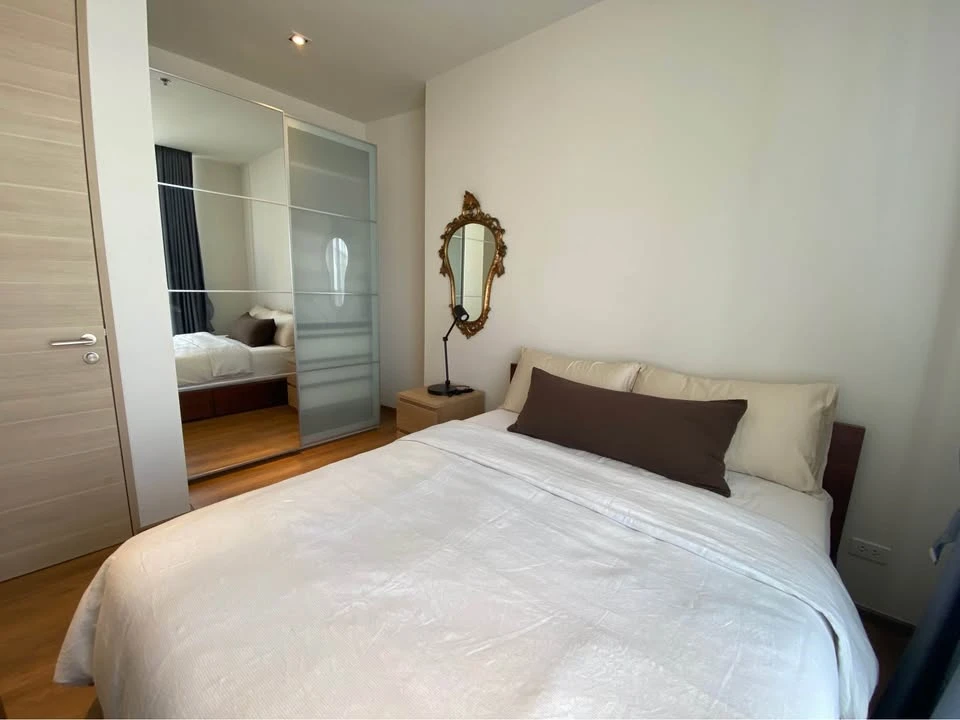 For rent: Park 24 Origin Phrom Phong, 45th floor, very high, simply decorated but looks great, warm and comfortable atmosphere, you must arrange it!!