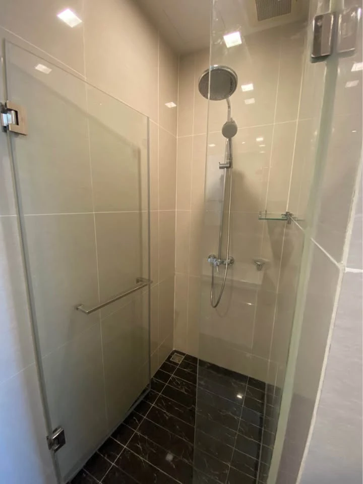 For rent: Park 24 Origin Phrom Phong, 45th floor, very high, simply decorated but looks great, warm and comfortable atmosphere, you must arrange it!!