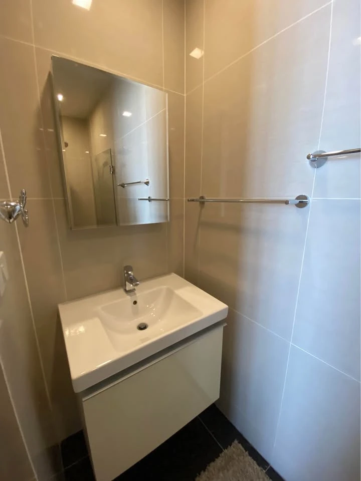 For rent: Park 24 Origin Phrom Phong, 45th floor, very high, simply decorated but looks great, warm and comfortable atmosphere, you must arrange it!!