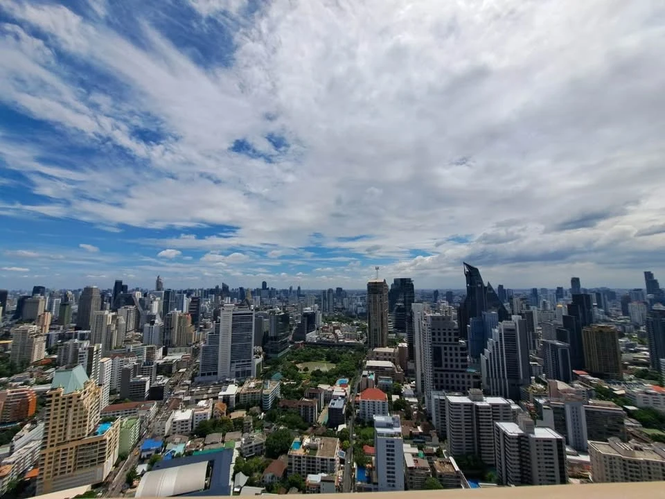For rent: Park 24 Origin Phrom Phong, 45th floor, very high, simply decorated but looks great, warm and comfortable atmosphere, you must arrange it!!