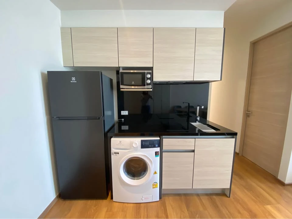 For rent: Park 24 Origin Phrom Phong, 45th floor, very high, simply decorated but looks great, warm and comfortable atmosphere, you must arrange it!!