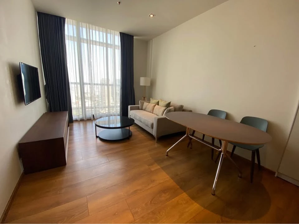 For rent: Park 24 Origin Phrom Phong, 45th floor, very high, simply decorated but looks great, warm and comfortable atmosphere, you must arrange it!!