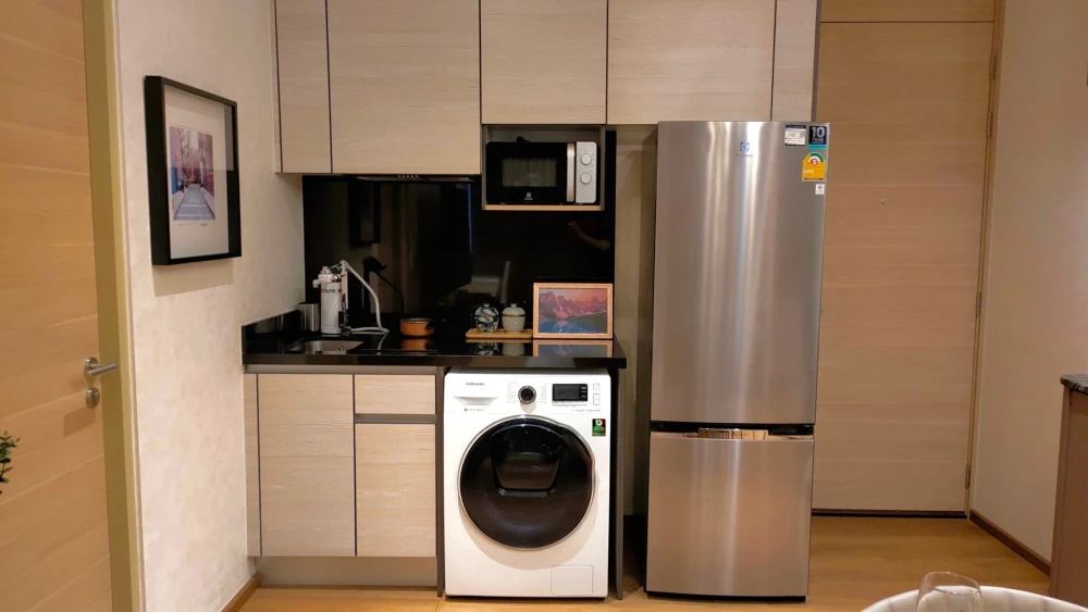 For rent: Park 24 Origin Phrom Phong, corner room, 2 sides, balcony facing north, Benjasiri Park view, appliances ready to use.