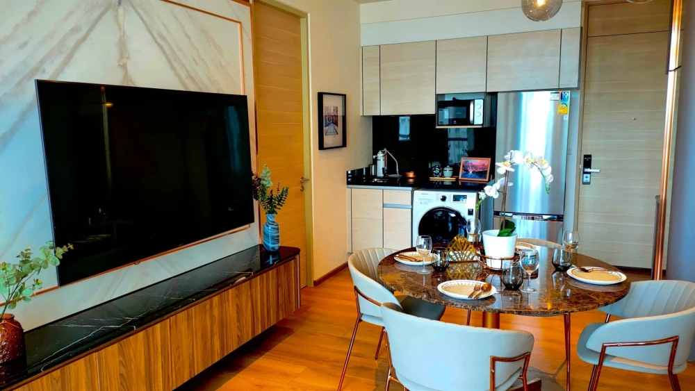 For rent: Park 24 Origin Phrom Phong, corner room, 2 sides, balcony facing north, Benjasiri Park view, appliances ready to use.