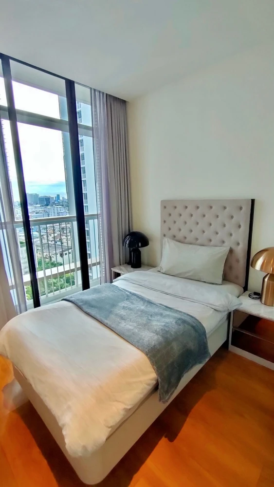 For rent: Park 24 Origin Phrom Phong, corner room, 2 sides, balcony facing north, Benjasiri Park view, appliances ready to use.