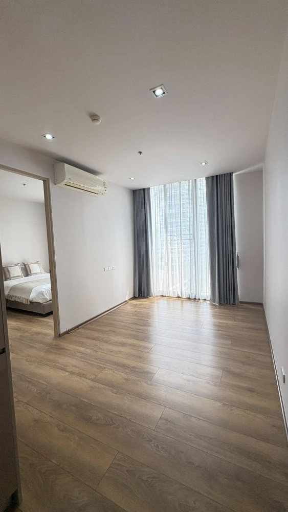 For rent: Park 24 Origin Phrom Phong, 3 bedrooms, 2 bathrooms, spacious living area, fully furnished and ready to move in.