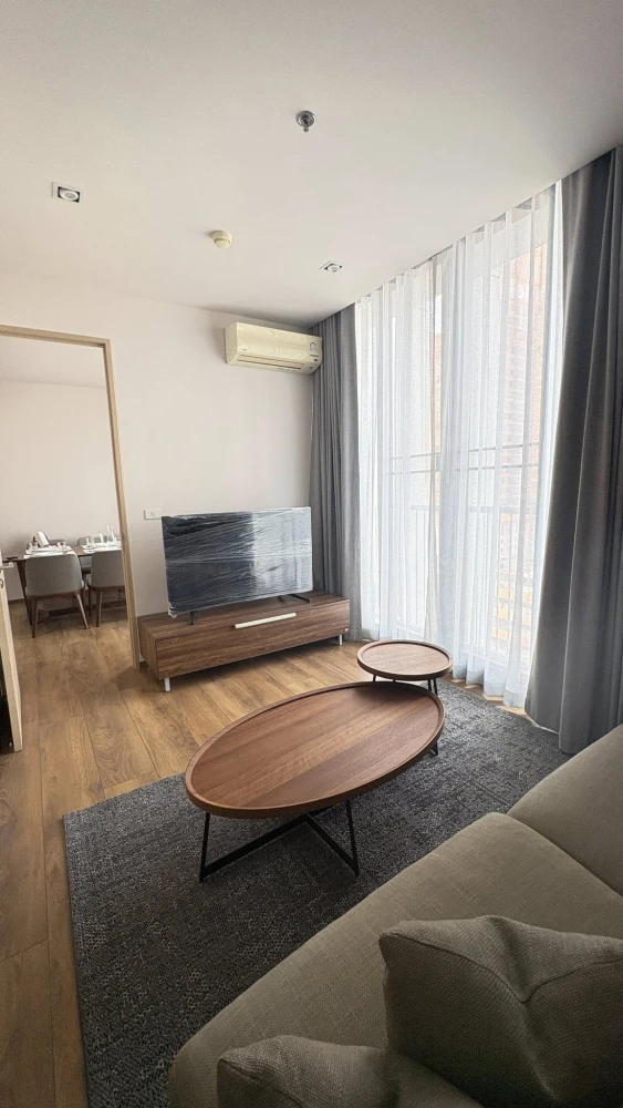 For rent: Park 24 Origin Phrom Phong, 3 bedrooms, 2 bathrooms, spacious living area, fully furnished and ready to move in.