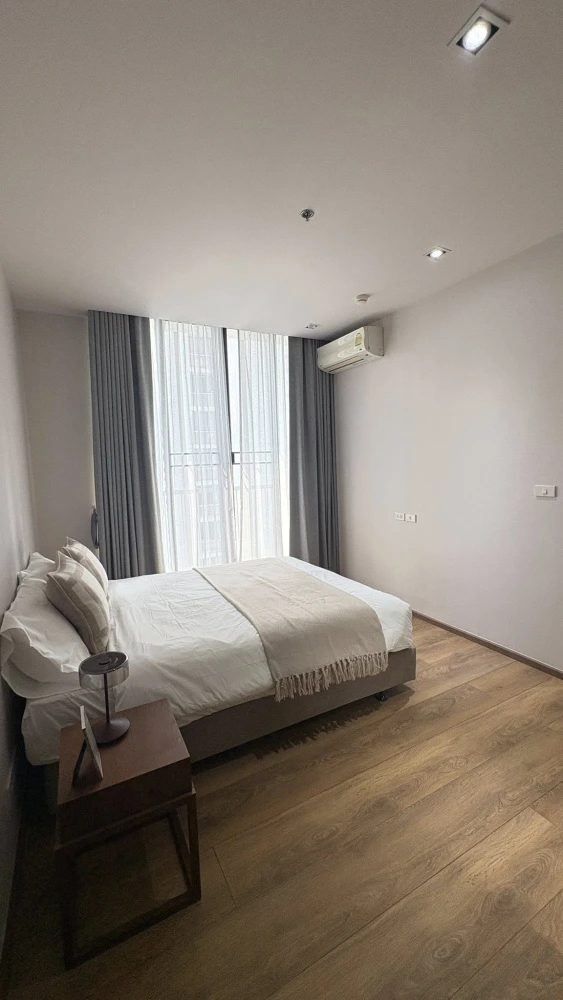 For rent: Park 24 Origin Phrom Phong, 3 bedrooms, 2 bathrooms, spacious living area, fully furnished and ready to move in.