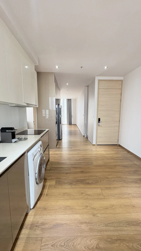 For rent: Park 24 Origin Phrom Phong, 3 bedrooms, 2 bathrooms, spacious living area, fully furnished and ready to move in.