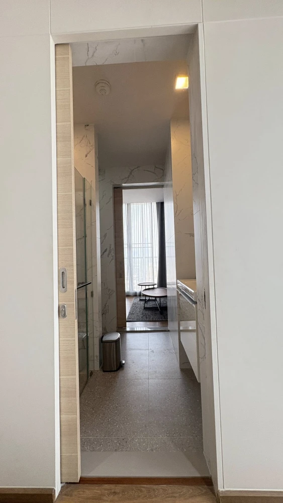For rent: Park 24 Origin Phrom Phong, 3 bedrooms, 2 bathrooms, spacious living area, fully furnished and ready to move in.