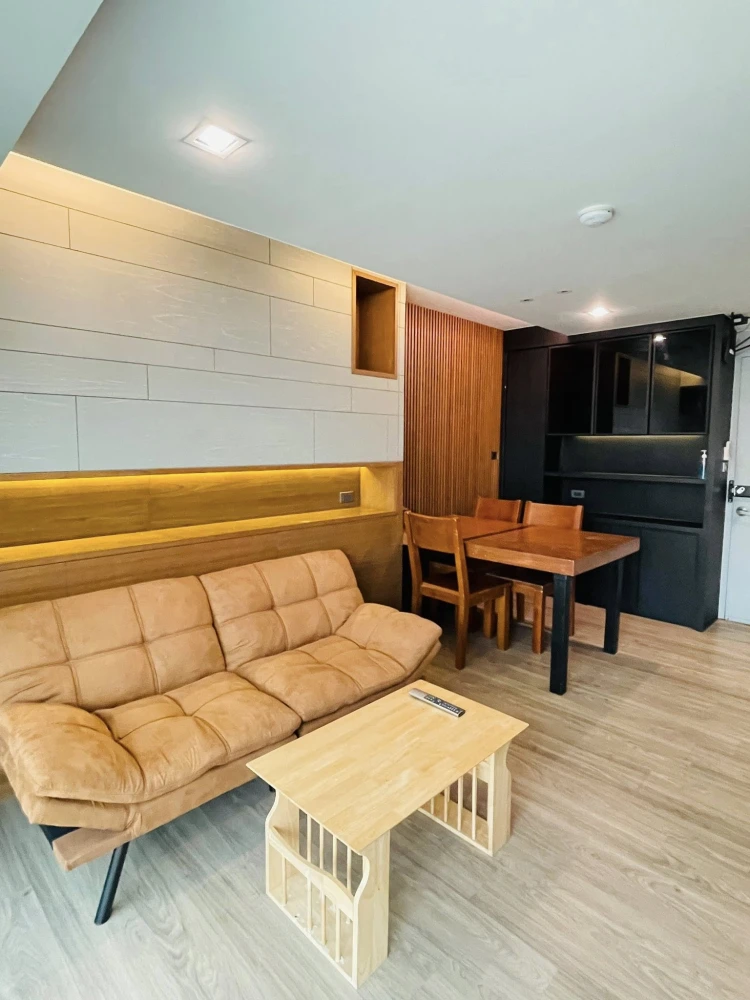 For Rent: Park View Vibhavadi, large room!! 64 sq m. Quiet and uncrowded. Beautifully decorated with built-in furniture. Don't miss out!