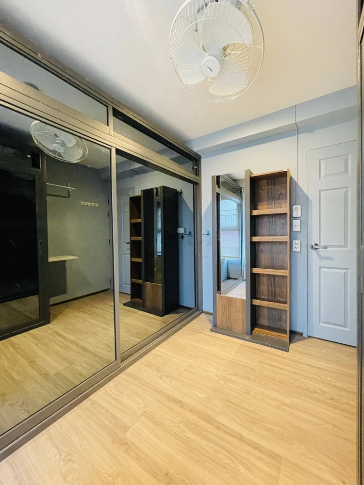 For Rent: Park View Vibhavadi, large room!! 64 sq m. Quiet and uncrowded. Beautifully decorated with built-in furniture. Don't miss out!