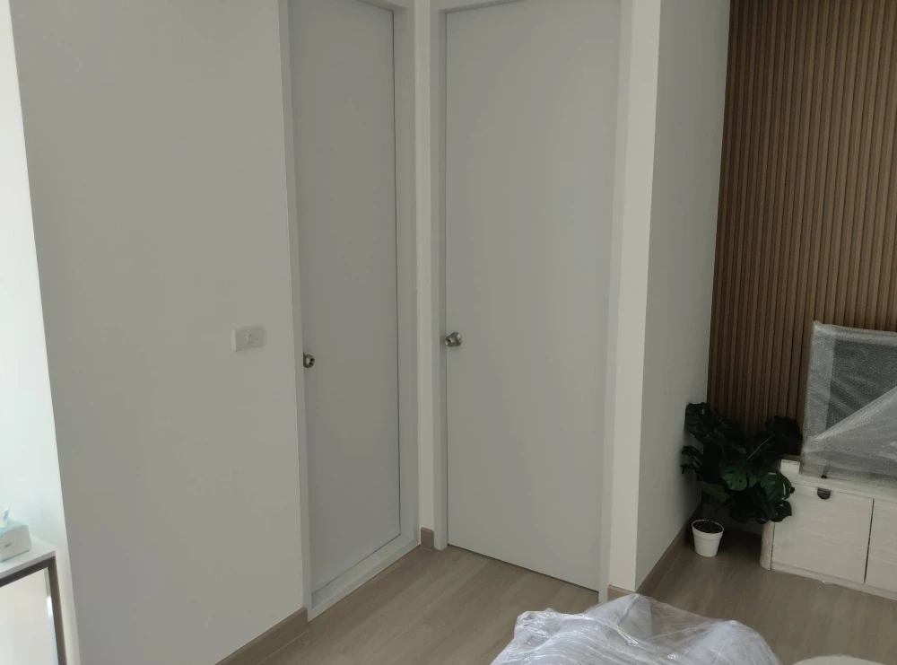 For rent: Parkland Srinakarin, 16th floor (top floor), pool view, spacious living area. Book now, don't hesitate!