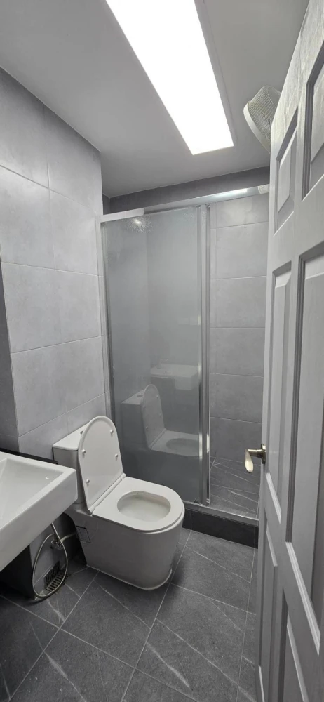For rent: Pipat Place, 6th floor, fully furnished and equipped with electrical appliances. Reserve now, urgently.
