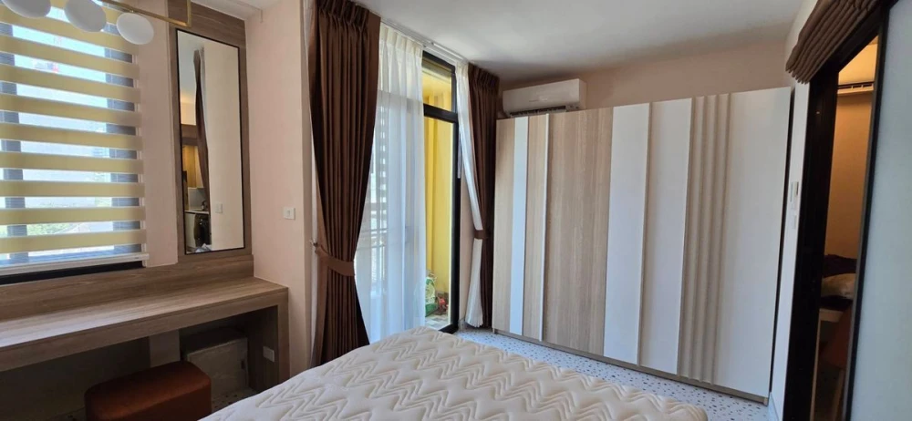 For rent: Pipat Place, 6th floor, fully furnished and equipped with electrical appliances. Reserve now, urgently.