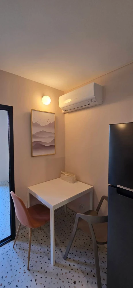 For rent: Pipat Place, 6th floor, fully furnished and equipped with electrical appliances. Reserve now, urgently.