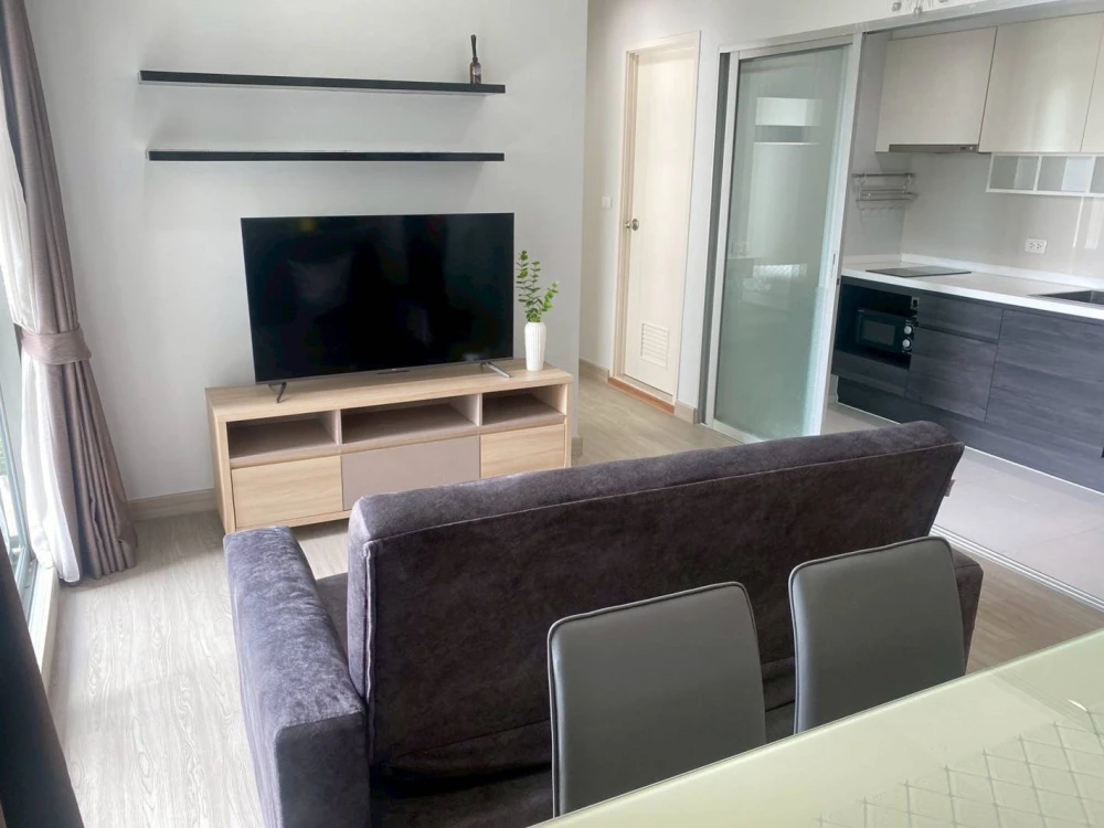 For rent: Fuse Chan-Sathorn, 7th floor, spacious room, plenty of exam space, not crowded, fully furnished. If you miss it, you'll regret it.