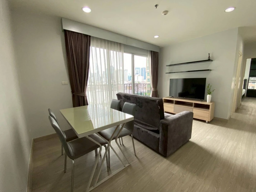 For rent: Fuse Chan-Sathorn, 7th floor, spacious room, plenty of exam space, not crowded, fully furnished. If you miss it, you'll regret it.