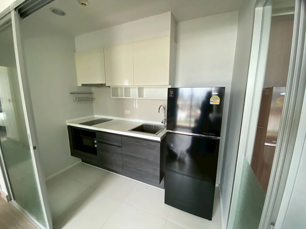 For rent: Fuse Chan-Sathorn, 7th floor, spacious room, plenty of exam space, not crowded, fully furnished. If you miss it, you'll regret it.
