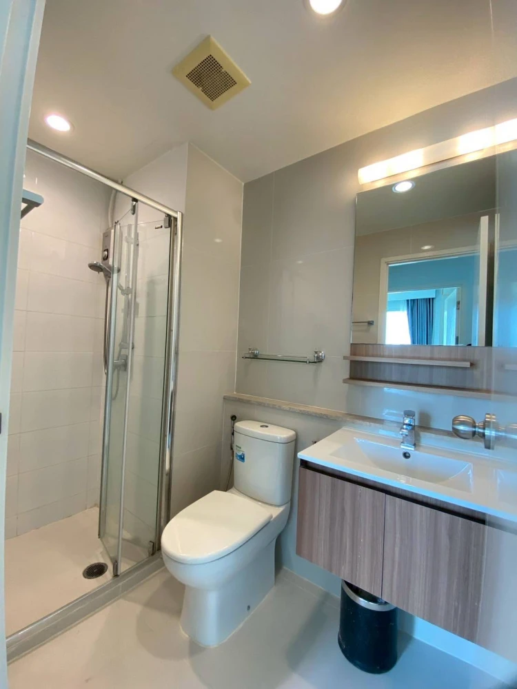 For rent: Fuse Chan-Sathorn, 7th floor, spacious room, plenty of exam space, not crowded, fully furnished. If you miss it, you'll regret it.