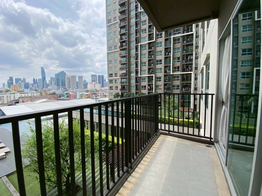For rent: Fuse Chan-Sathorn, 7th floor, spacious room, plenty of exam space, not crowded, fully furnished. If you miss it, you'll regret it.
