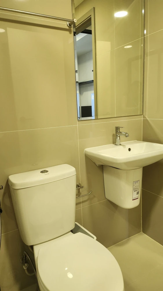 For rent: Monte Rangsit, 2nd floor, fully furnished room, just bring your bag and you can move in immediately. Book now!