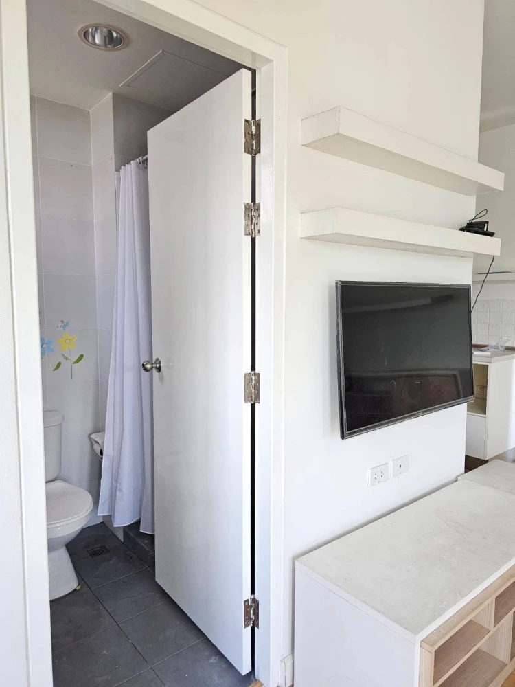 For rent: My Condo Sathorn-Taksin, corner room, bedroom wall not attached to anyone, quiet, no noise disturbance, must book.