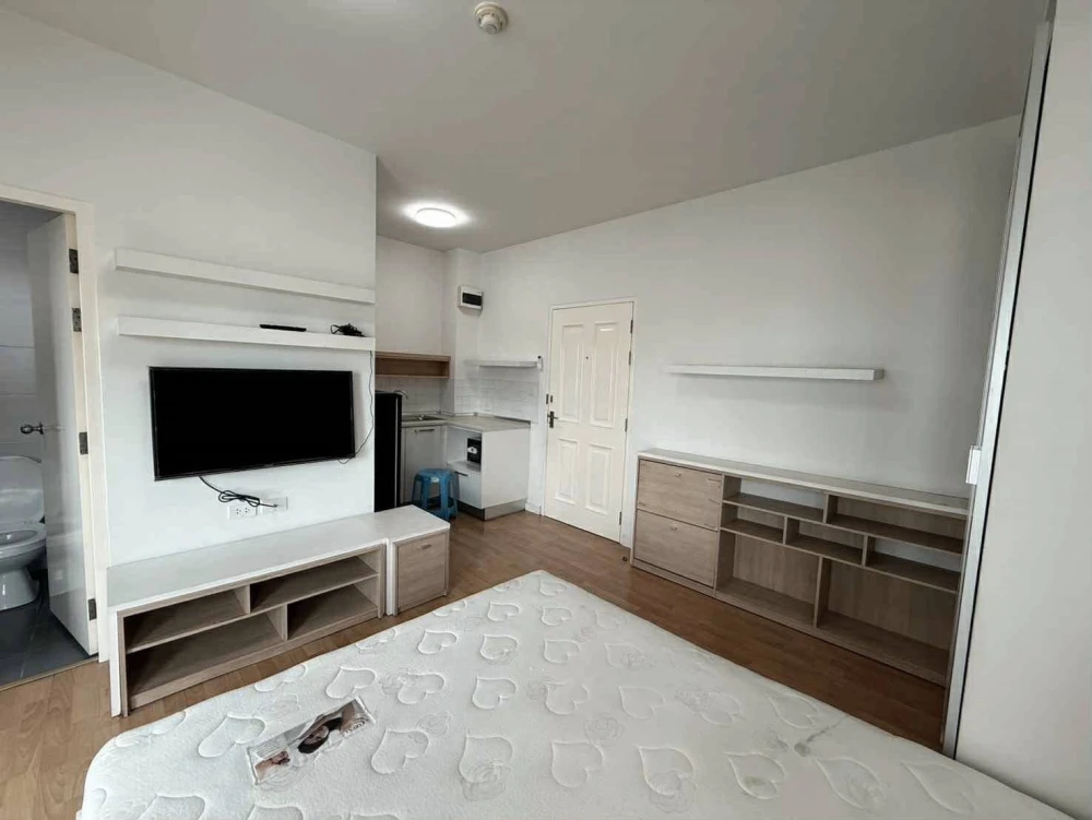 For rent: My Condo Sathorn-Taksin, corner room, bedroom wall not attached to anyone, quiet, no noise disturbance, must book.
