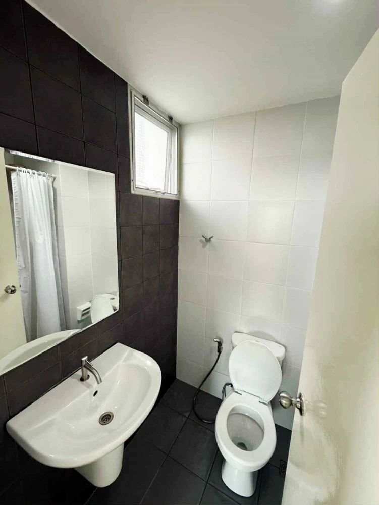 For rent: My Condo Sathorn-Taksin, corner room, bedroom wall not attached to anyone, quiet, no noise disturbance, must book.