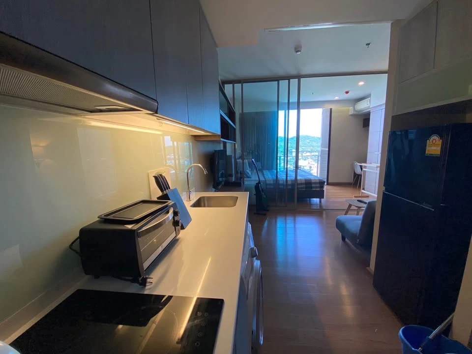 For rent: Marina Bay Front Sriracha, high floor, ready to move in, fully furnished, spacious and comfortable. Hurry and reserve now!