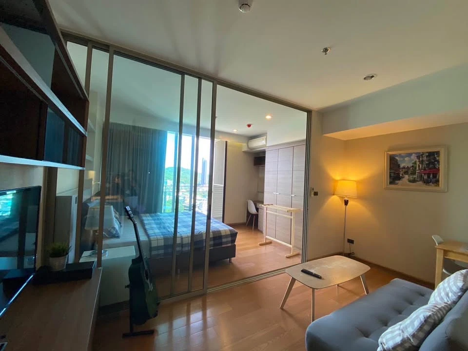 For rent: Marina Bay Front Sriracha, high floor, ready to move in, fully furnished, spacious and comfortable. Hurry and reserve now!