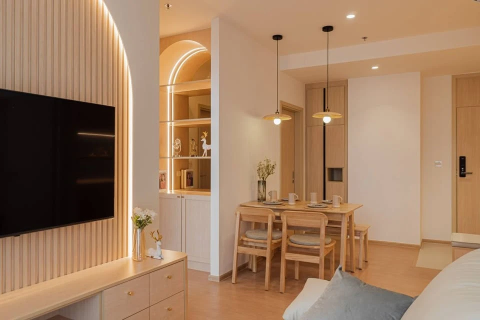 For rent: Maru Ekkamai 2, high floor, 20th floor, open view, decorated in Japanese Muji style, very warm and comfortable.