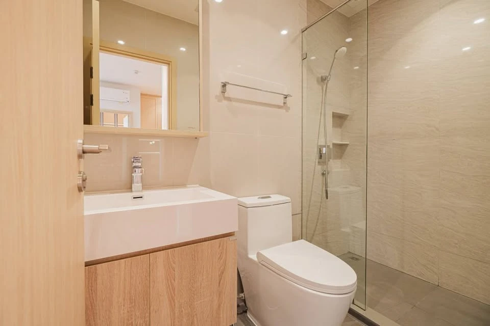 For rent: Maru Ekkamai 2, high floor, 20th floor, open view, decorated in Japanese Muji style, very warm and comfortable.