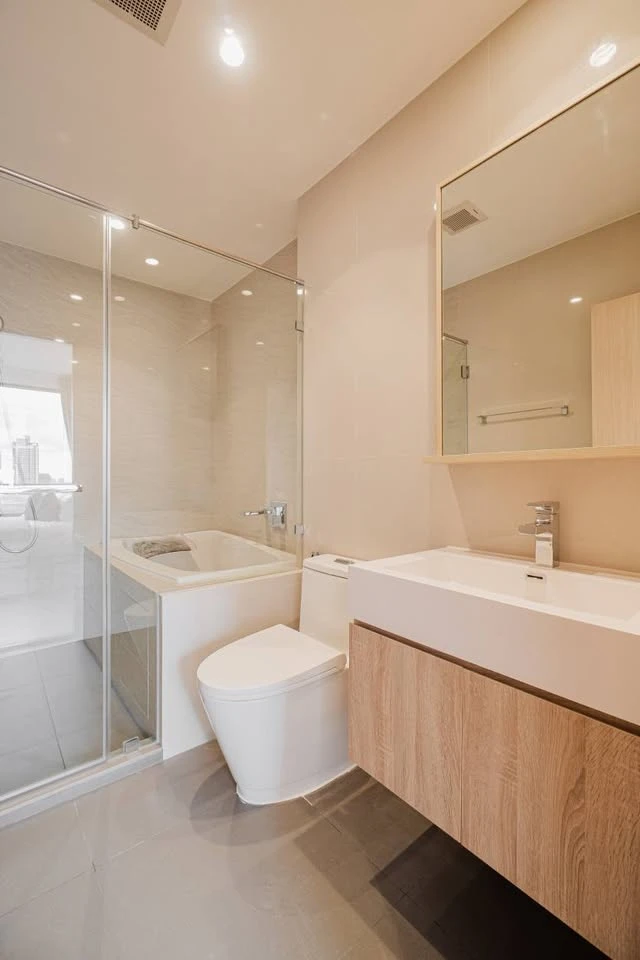 For rent: Maru Ekkamai 2, high floor, 20th floor, open view, decorated in Japanese Muji style, very warm and comfortable.