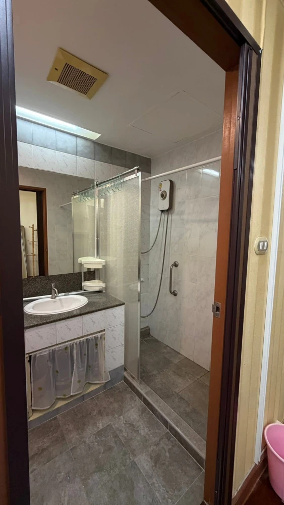 For rent: Masterview Executive Place. Spacious balcony with unobstructed city views, overlooking the Chao Phraya River, Asiatique, and Bangkok Bridge.