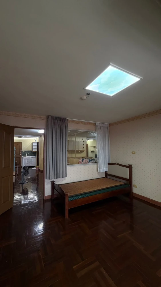 For rent: Masterview Executive Place. Spacious balcony with unobstructed city views, overlooking the Chao Phraya River, Asiatique, and Bangkok Bridge.