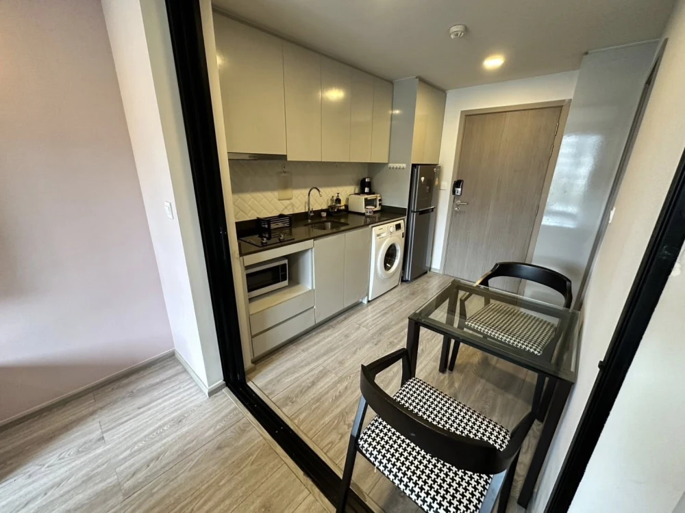 For rent: Maestro 14 Siam-Ratchathewi, fully furnished, complete with electrical appliances. Hurry and reserve now!