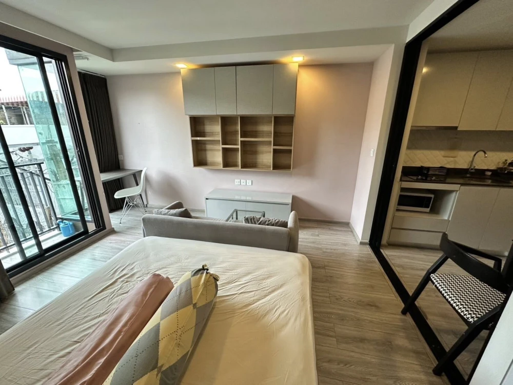 For rent: Maestro 14 Siam-Ratchathewi, fully furnished, complete with electrical appliances. Hurry and reserve now!